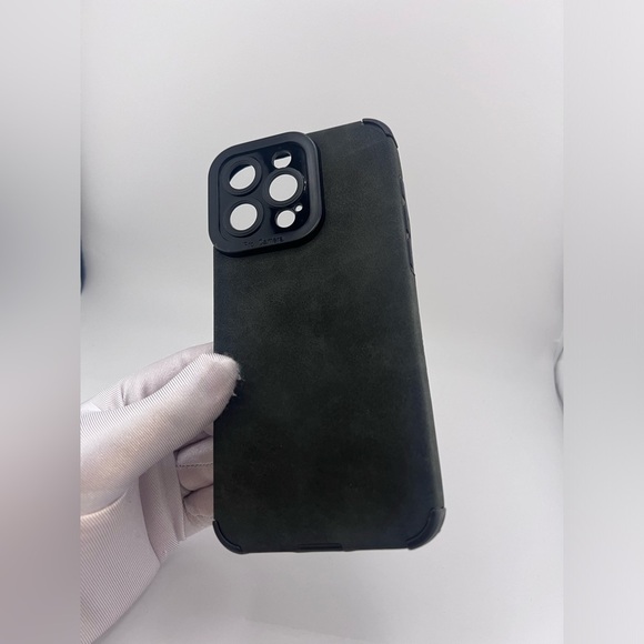 iPhone 16 Pro Max Case – Black | Sophisticated & Durable - Picture 4 of 6